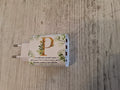 Carica batteria con iniziale P mis.9×4,7.Con l'articolo è compreso la scatola è l'astuccio porta confetti
