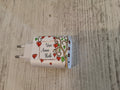 Carica batteria cuori mis 9×4,7.Con l'articolo è compreso la scatola bianca e l'astuccio porta confetti