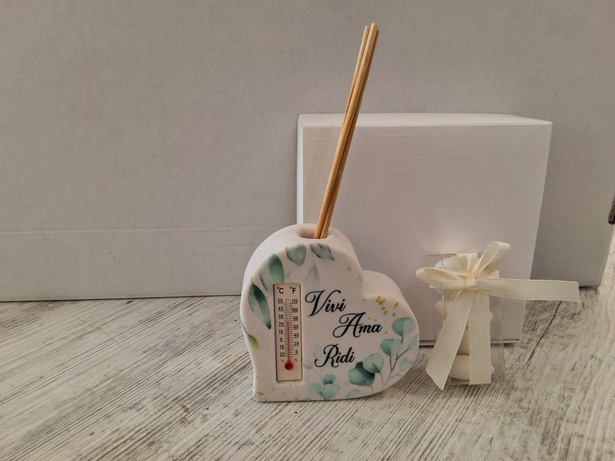 Profumatore Ambiente Cuore in Pietra con Termometro 8x8 cm – Bomboniera Confezionata con Scatola e Confetti