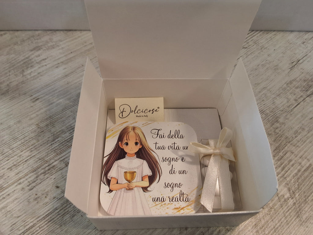 Caricatore Wireless e Power Bank Prima Comunione Bimba 9x9 cm – Bomboniera Confezionata con Scatola e Confetti