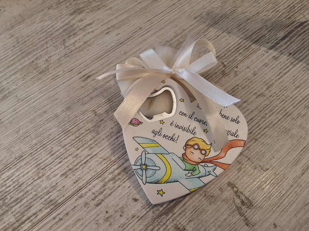 Apribottiglie Cuore Piccolo Principe 8,5x8 cm in Resina – Bomboniera Confezionata con Ciuffetto Confetti