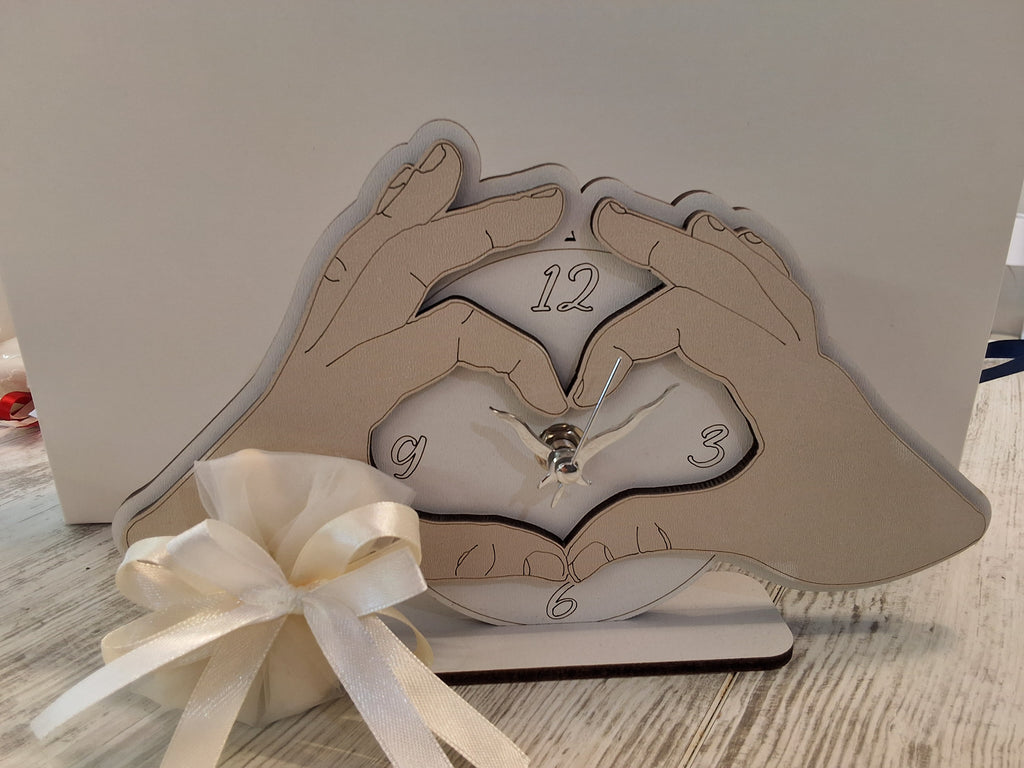 Orologio Grande in Legno Mani a Cuore 23x14 cm - Bomboniera Completa con Scatola e Confetti