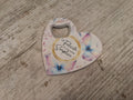Bomboniera Apribottiglie Cuore con Farfalle e Frase "La Felicità è una cosa Semplice" – Con Confezione e Confetti Inclusi