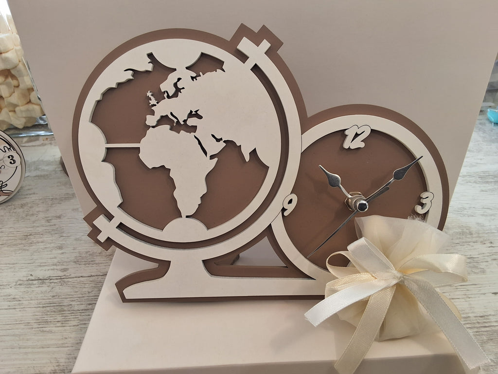 Bomboniera Orologio in Legno da Tavolo Mappamondo Grande Orizzontale (21x15,5 cm) – Completa di Scatola e Confetti