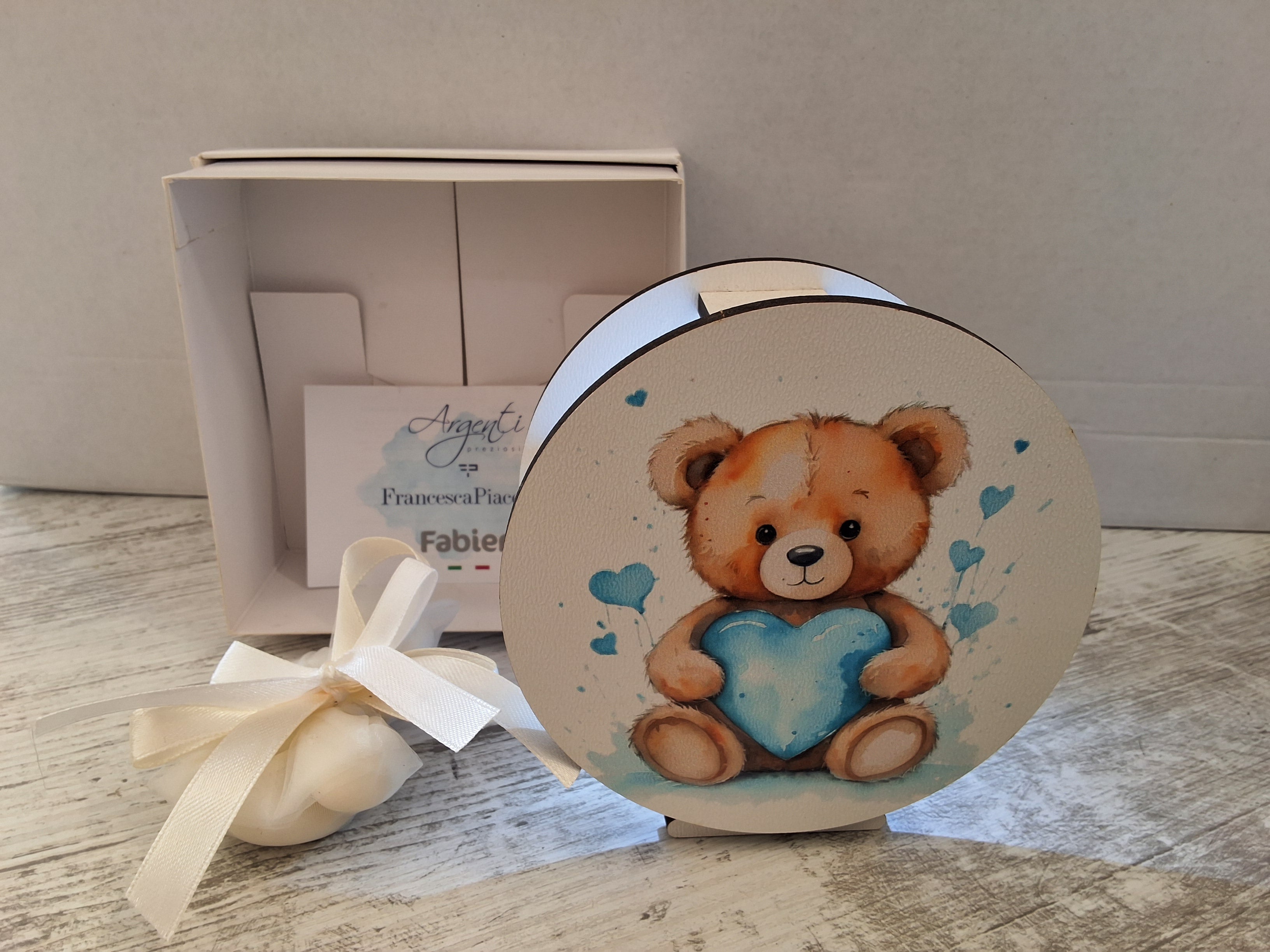 Lampada da Tavolo in Legno Orsetto con Cuore Azzurro - Completa di Scatola e Sacchetto Confetti