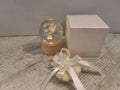 Bomboniera Lampada Sfera di Vetro Orsetto con Palloncini su Base in Legno, Sacchetto Confetti e Scatola