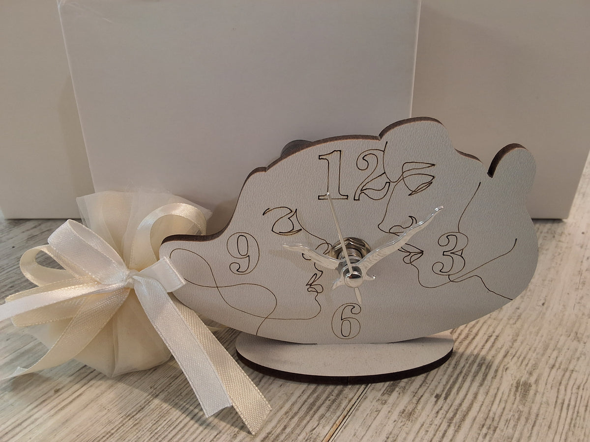 Mini Orologio in Legno Line Art Bacio 12x9 cm - Bomboniera Completa con Scatola e Confetti