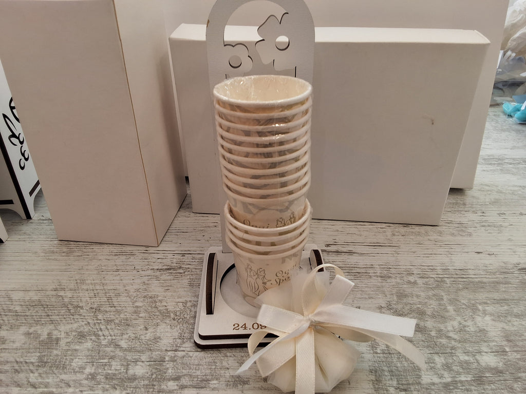 Bomboniera Portabicchiere Verticale in Legno Traforato Fiori – Completa di Scatola e Confetti Mis.9×18,5