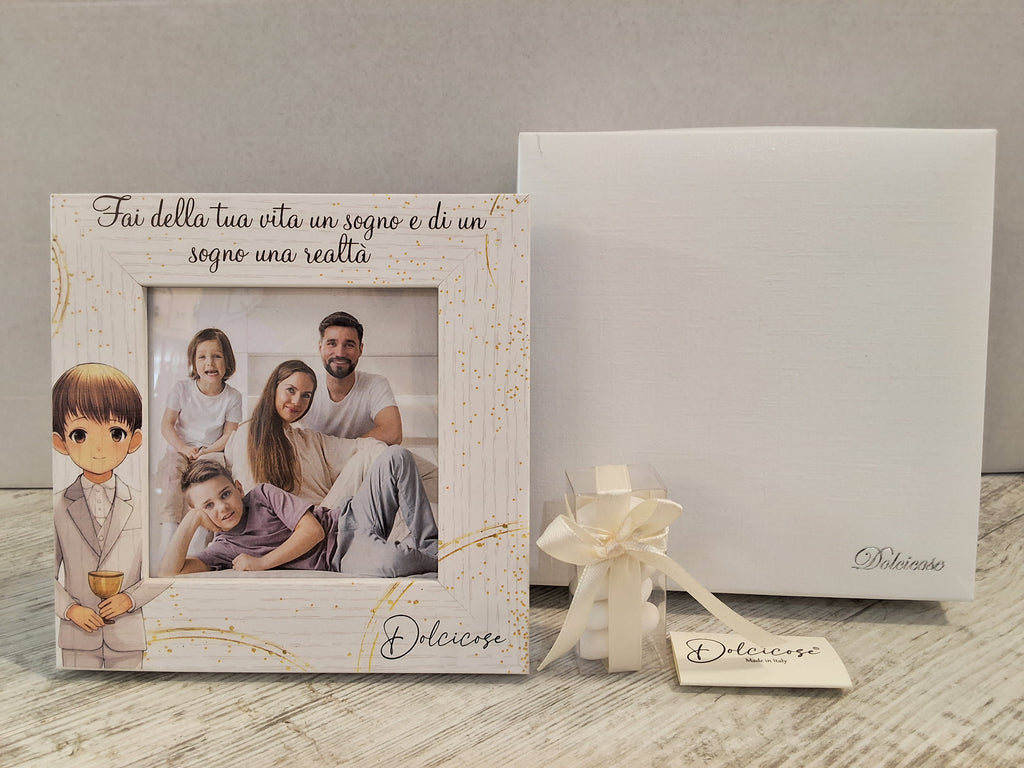 Portafoto Prima Comunione Bimbo 15x15 cm in Legno "Dolcicose" – Bomboniera Confezionata con Scatola e Confetti