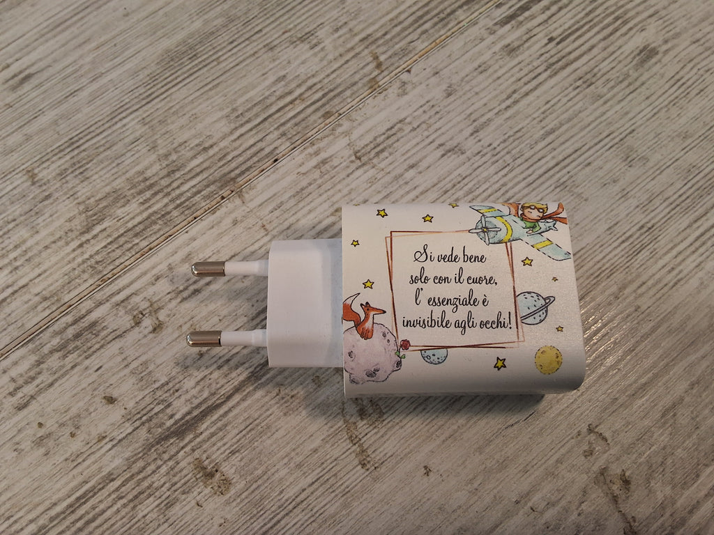 Caricatore USB Multiplo Piccolo Principe 9x4,7 cm con 3 Porte – Bomboniera Confezionata con Scatola e Confetti
