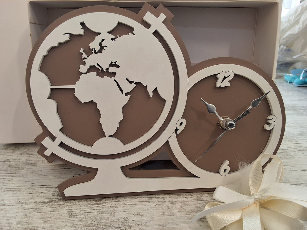 Bomboniera Orologio in Legno da Tavolo Mappamondo Grande Orizzontale (21x15,5 cm) – Completa di Scatola e Confetti