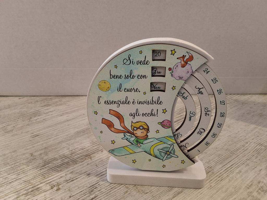 Calendario Perpetuo Piccolo Principe 12x11 cm in Legno e Resina – Bomboniera Confezionata con Scatola e Confetti