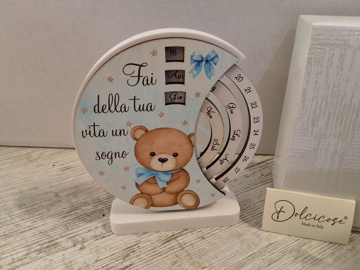 Bomboniera Calendario Perpetuo Orsetto Celeste in Legno e Resina, Sacchetto Confetti e Scatola