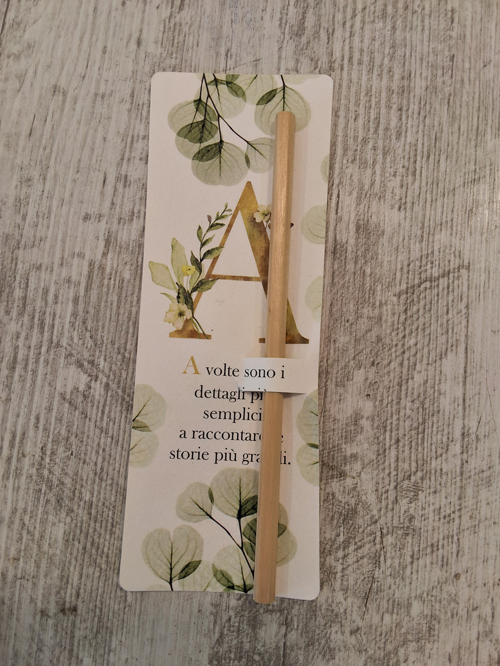 Segnalibro Segnaposto con Matita e Iniziale Personalizzabile - 7x19 cm (Min. 50 pezzi)