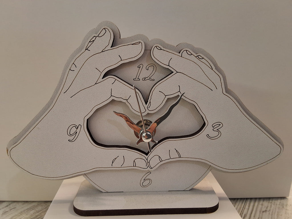 Orologio in Legno Mani a Cuore 17,5x11,5 cm - Bomboniera Completa con Scatola e Confetti