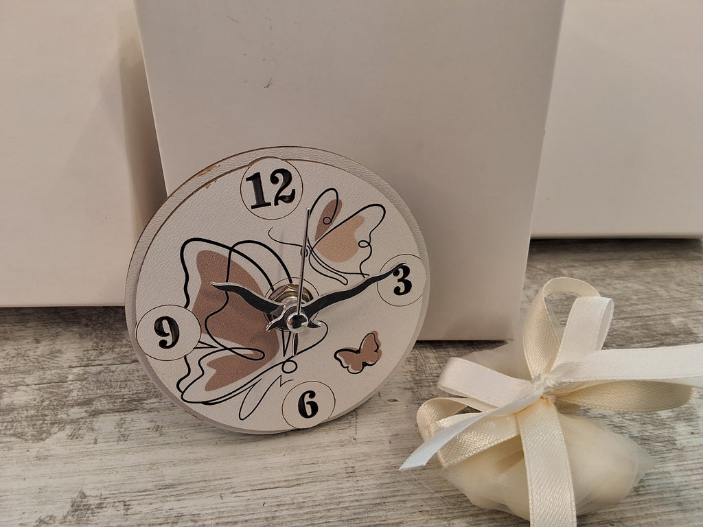 Bomboniera Orologio Tondo in Legno Farfalle (9x9 cm) – Completa di Scatola e Confetti