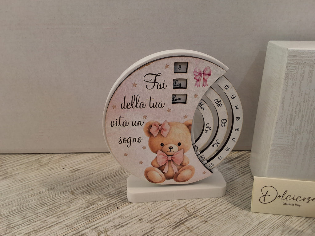 Bomboniera Calendario Perpetuo Orsetta Rosa in Legno e Resina, Sacchetto Confetti e Scatola