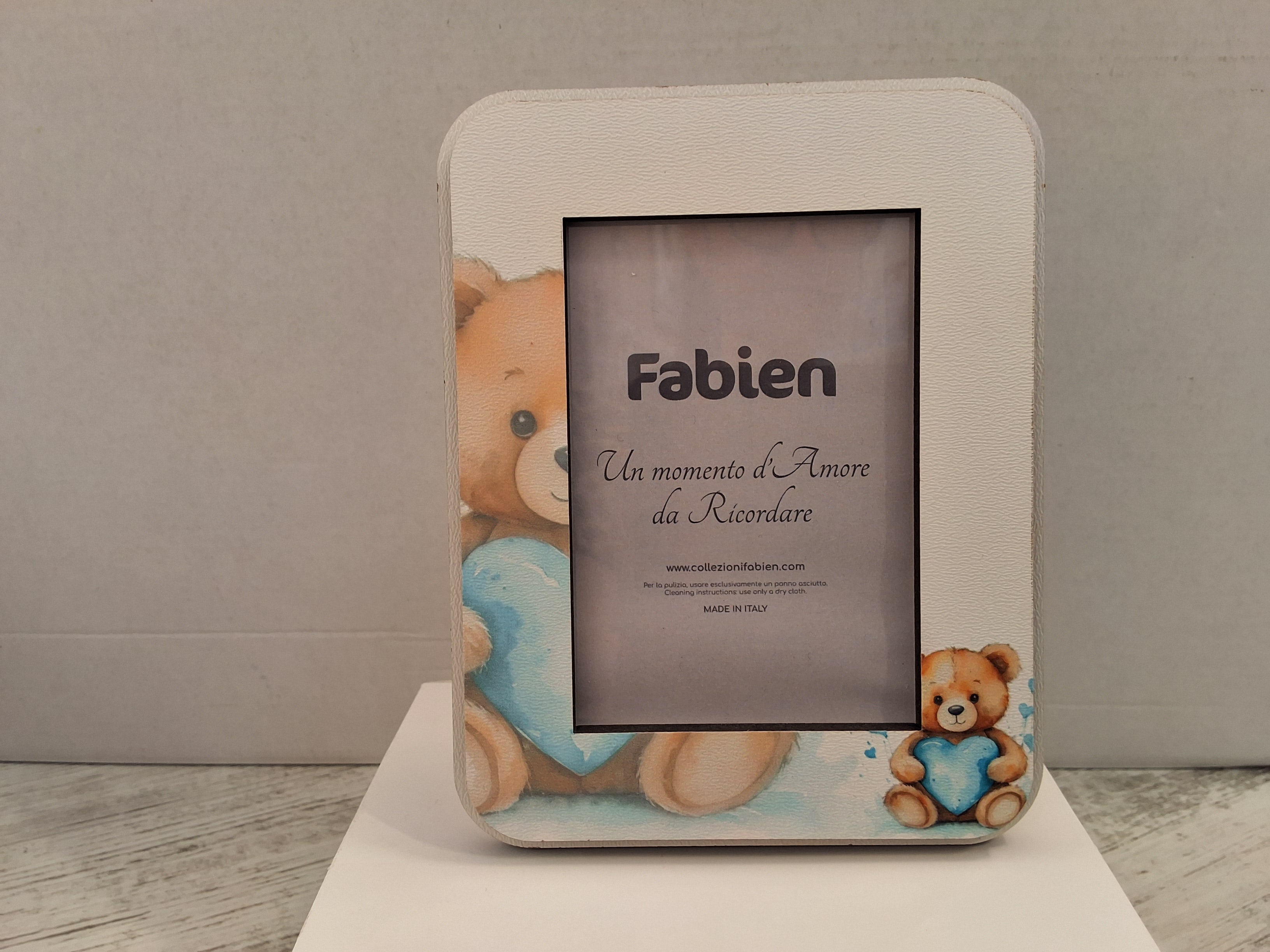 Portafoto in Legno Orsetto con Cuore Azzurro "Fabien" - Completo di Scatola e Sacchetto Confetti