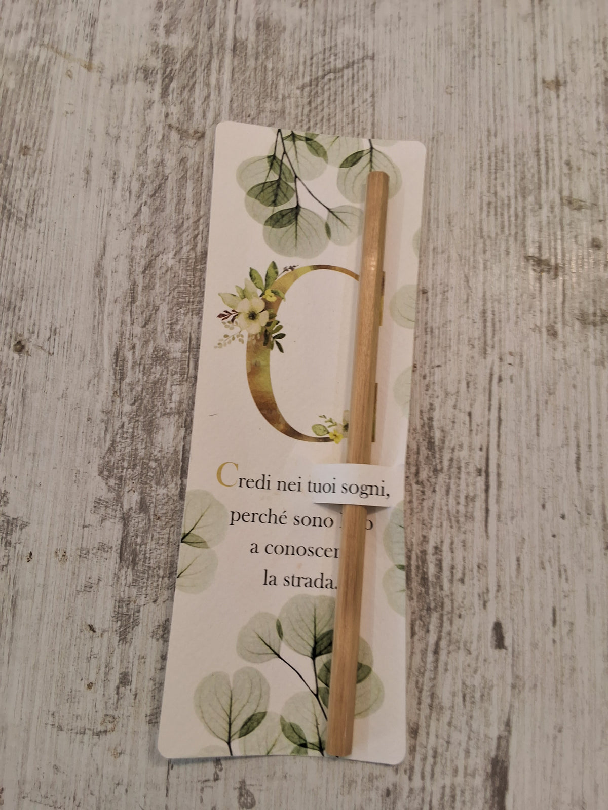 Segnalibro Segnaposto con Matita e Iniziale Personalizzabile - 7x19 cm (Min. 50 pezzi)