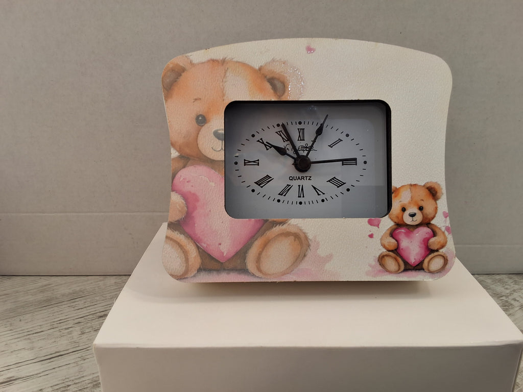Orologio Sveglia da Tavolo in Legno Orsetto Rosa "Fabien" - Completo di Scatola e Sacchetto Confetti
