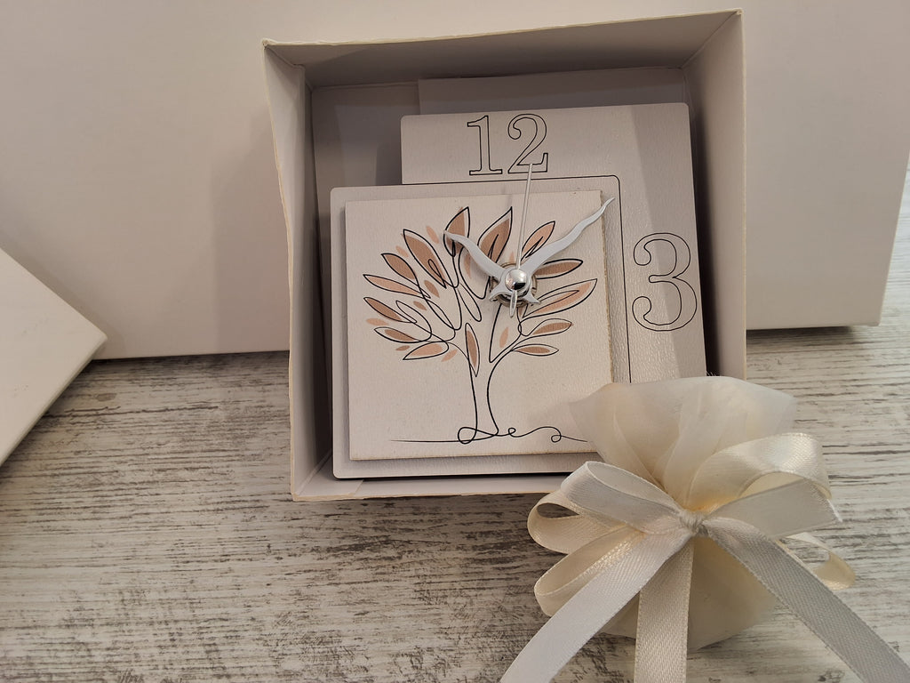 Bomboniera Orologio Squadrato in Legno Albero della Vita (10x10 cm) – Completa di Scatola e Confetti