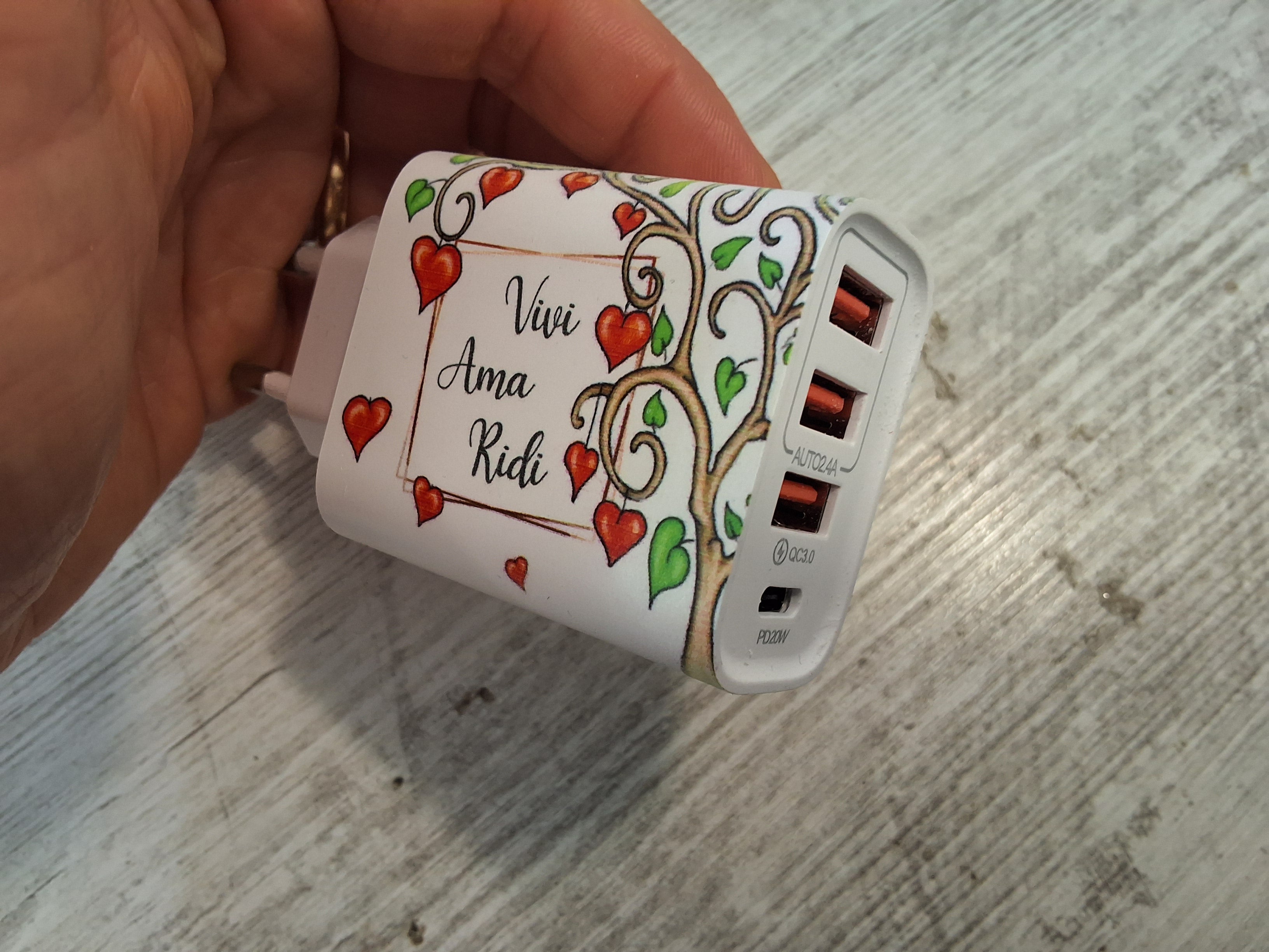 Caricatore USB Multiplo Albero della Vita 9x4,7 cm con 3 Porte – Bomboniera Confezionata con Scatola e Confetti