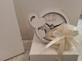 Bomboniera Orologio Tondo in Legno con Cuori in Rilievo (11,5x10 cm) – Completa di Scatola e Confetti