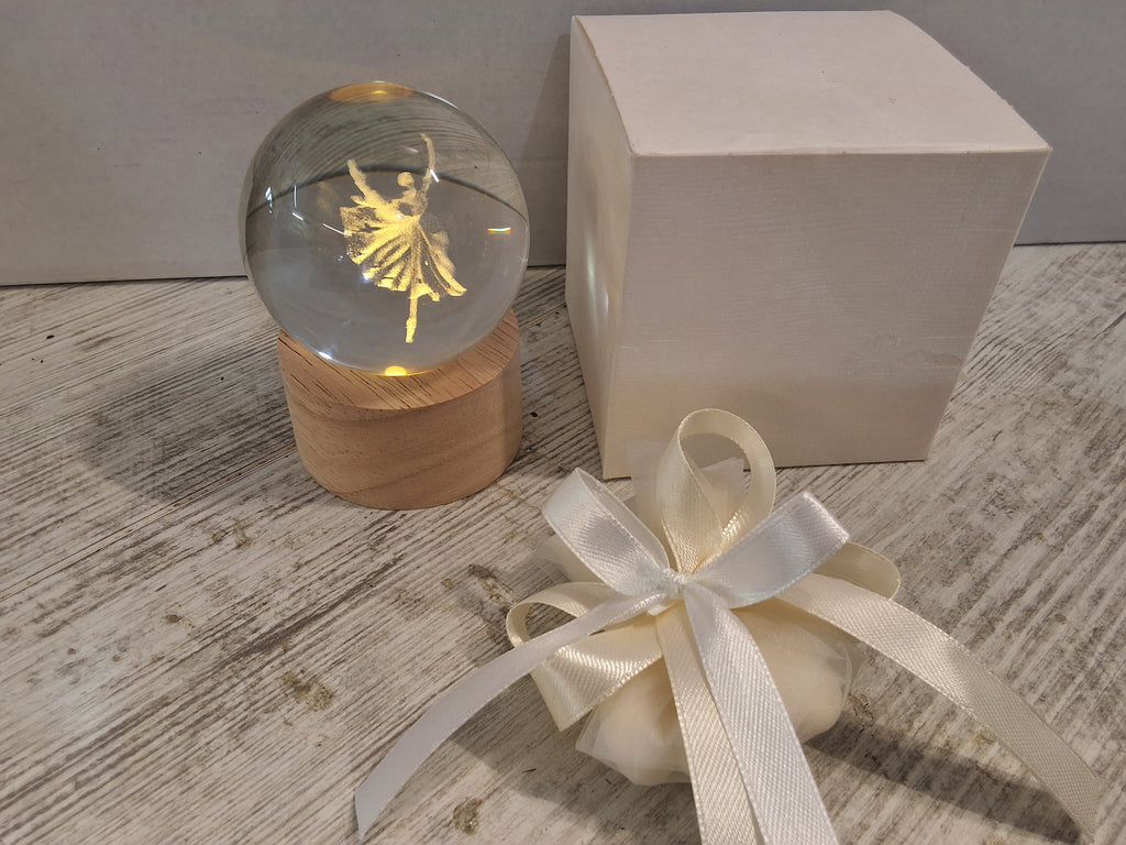 Bomboniera Lampada Sfera di Vetro Ballerina su Base in Legno, Sacchetto Confetti e Scatola