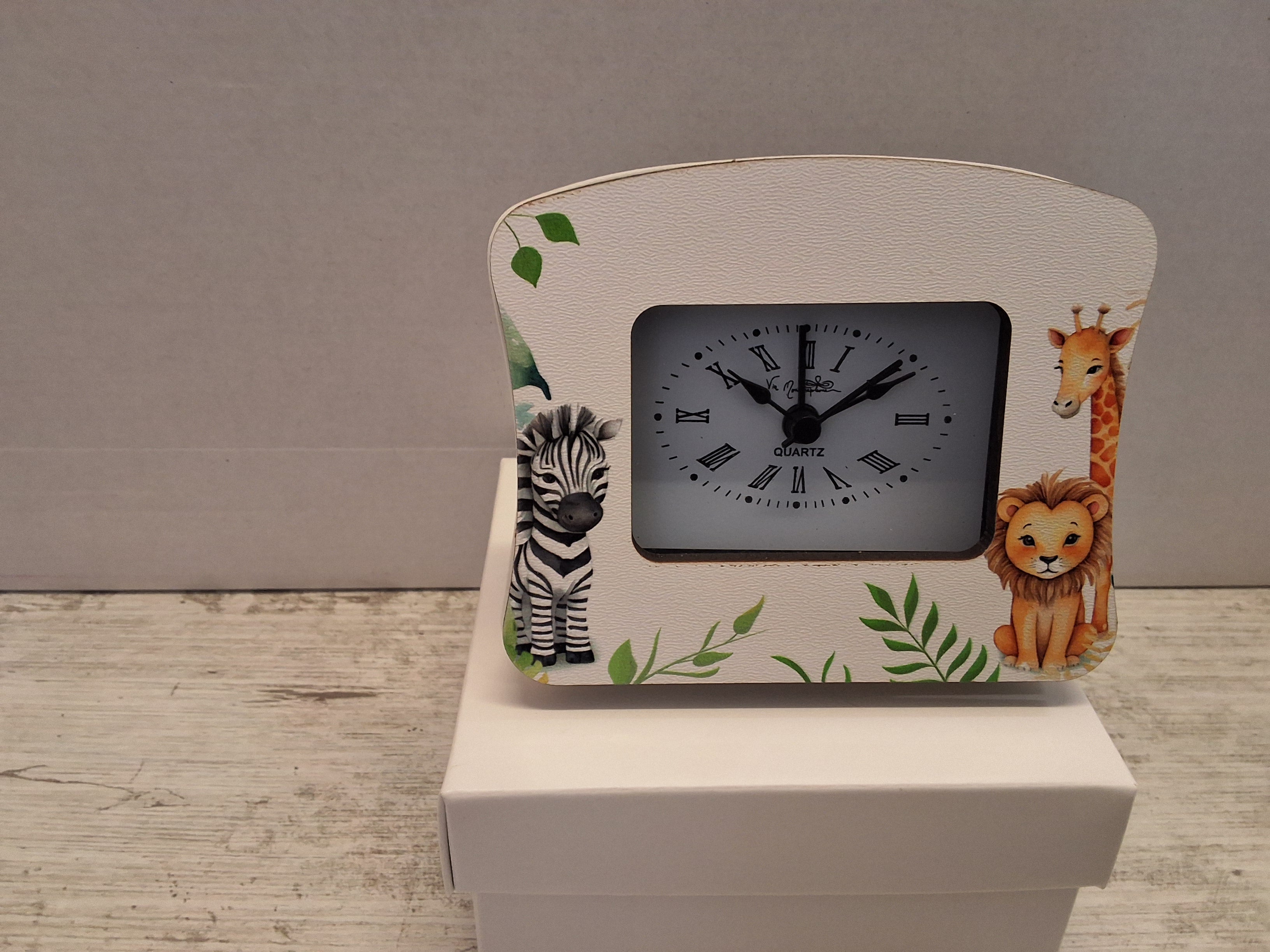Orologio Sveglia da Tavolo in Legno Tema Safari - Completo di Scatola e Sacchetto Confetti