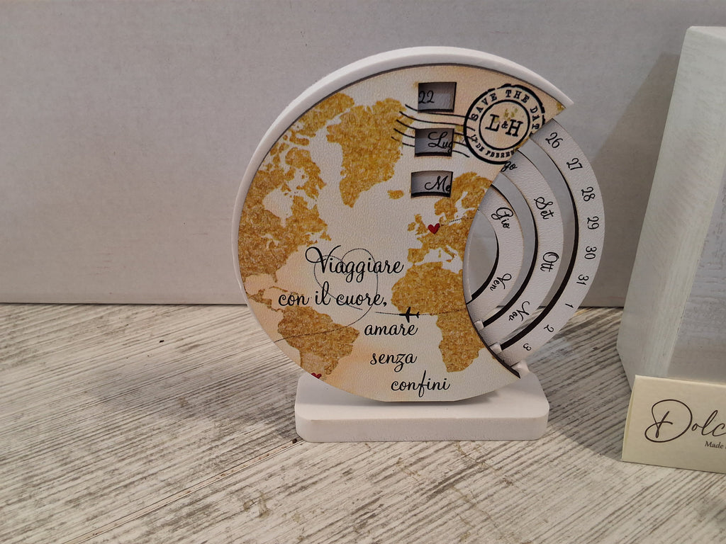 Bomboniera Calendario Perpetuo Mappamondo in Legno e Resina, Sacchetto Confetti e Scatola