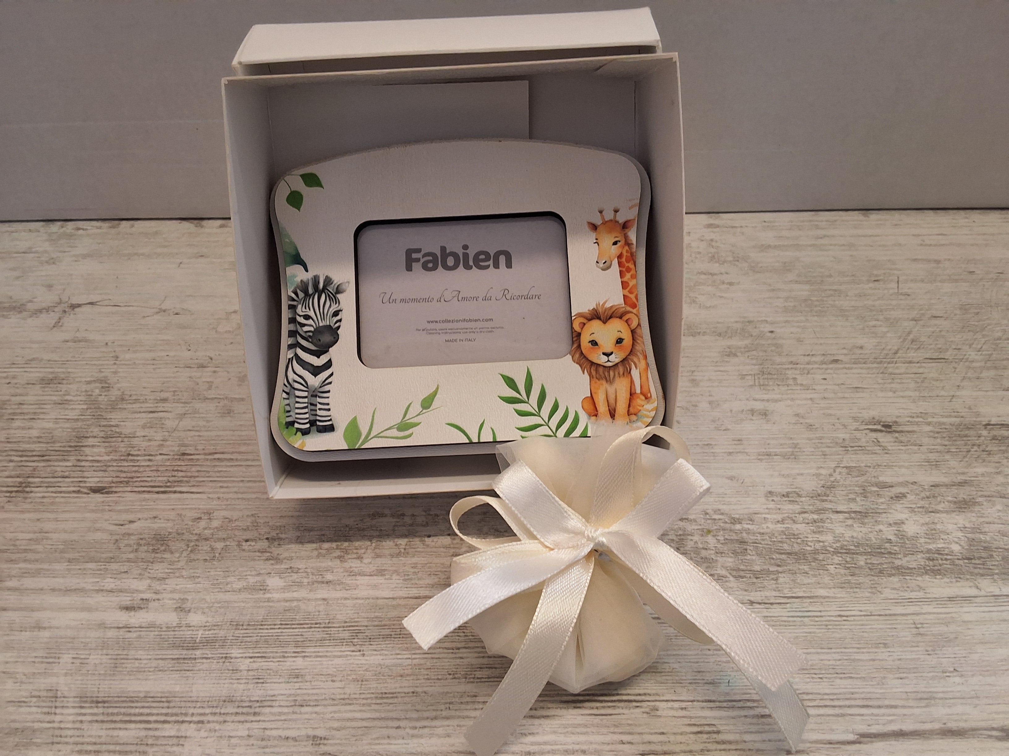 Portafoto Bomboniera Tema Safari "Fabien" - Completa di Scatola e Sacchetto Confetti