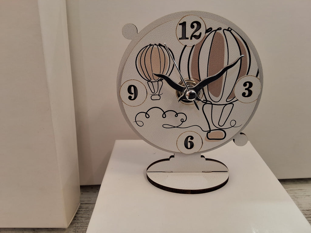 Bomboniera Orologio in Legno da Tavolo Mongolfiere (9x11 cm) – Completa di Scatola e Confetti