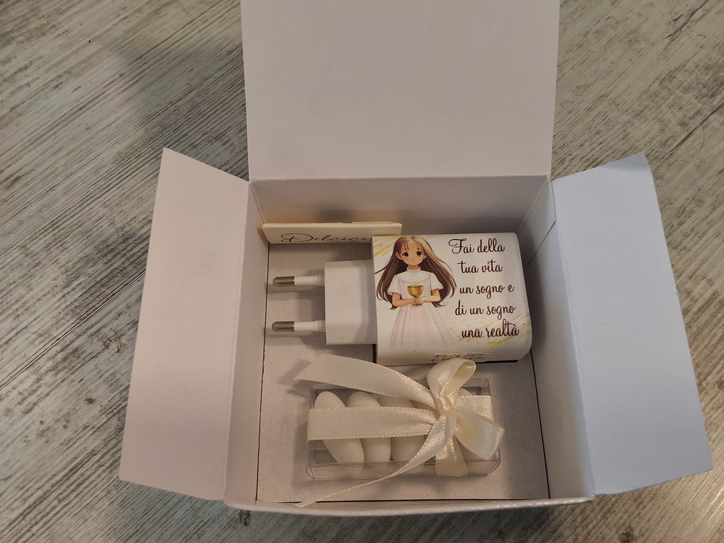 Caricatore USB Multiplo Prima Comunione Bimba 9x4,7 cm con 3 Porte – Bomboniera Confezionata con Scatola e Confetti