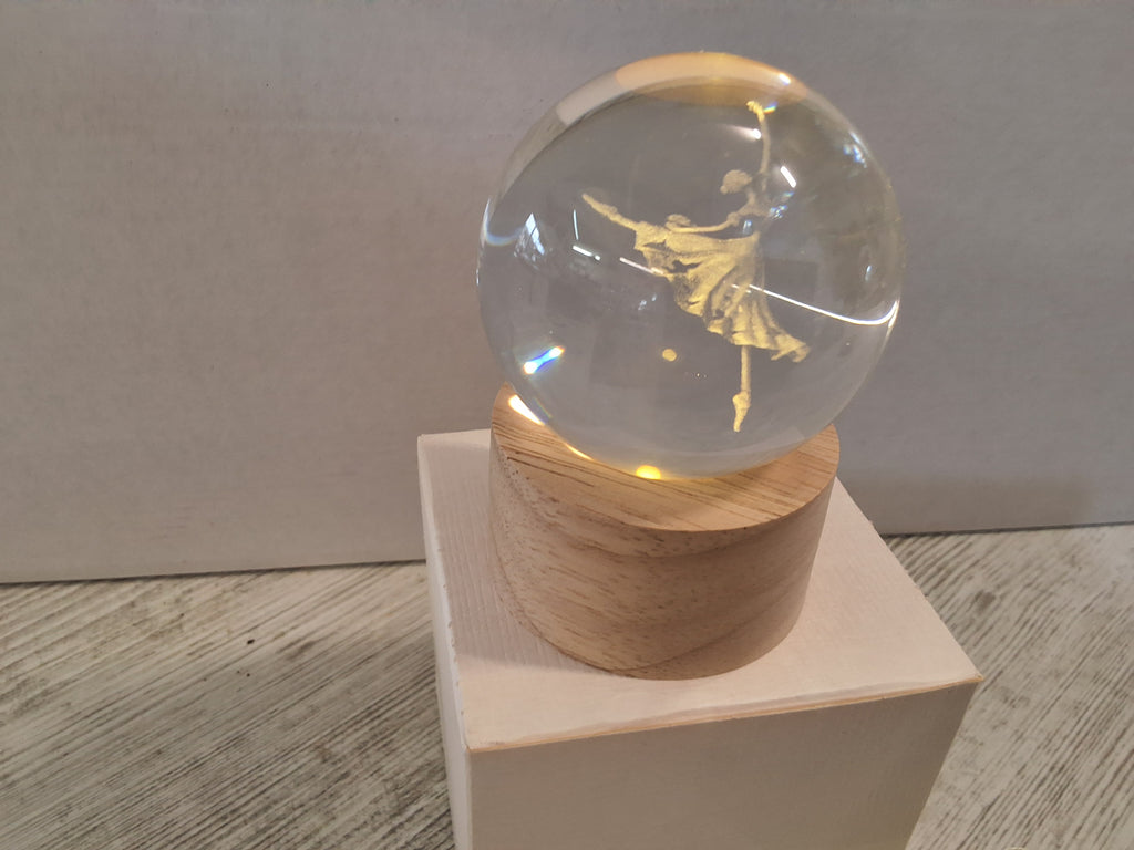 Bomboniera Lampada Sfera di Vetro Ballerina su Base in Legno, Sacchetto Confetti e Scatola