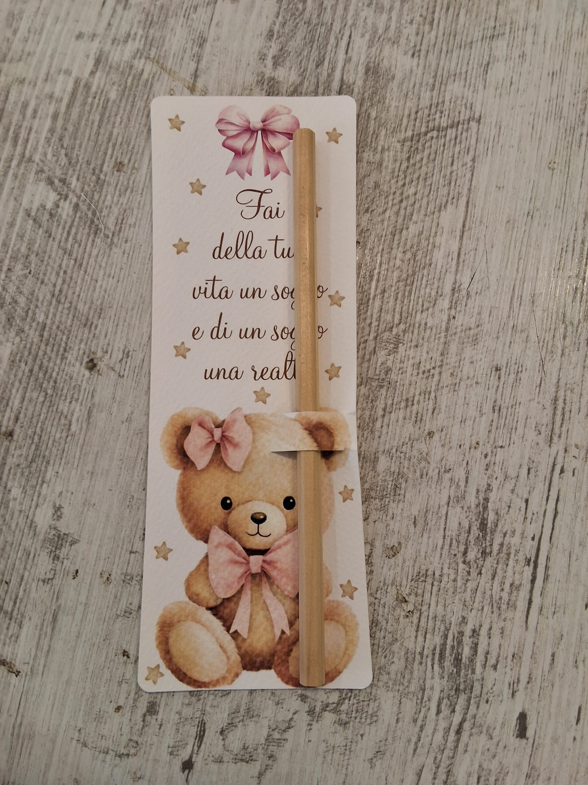 Segnalibro Segnaposto con Matita in Legno Orsetto Rosa - 7x19 cm (Min. 50 pezzi)