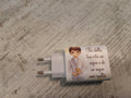 Caricatore USB Multiplo Prima Comunione Bimbo 9x4,7 cm con 3 Porte – Bomboniera Confezionata con Scatola e Confetti