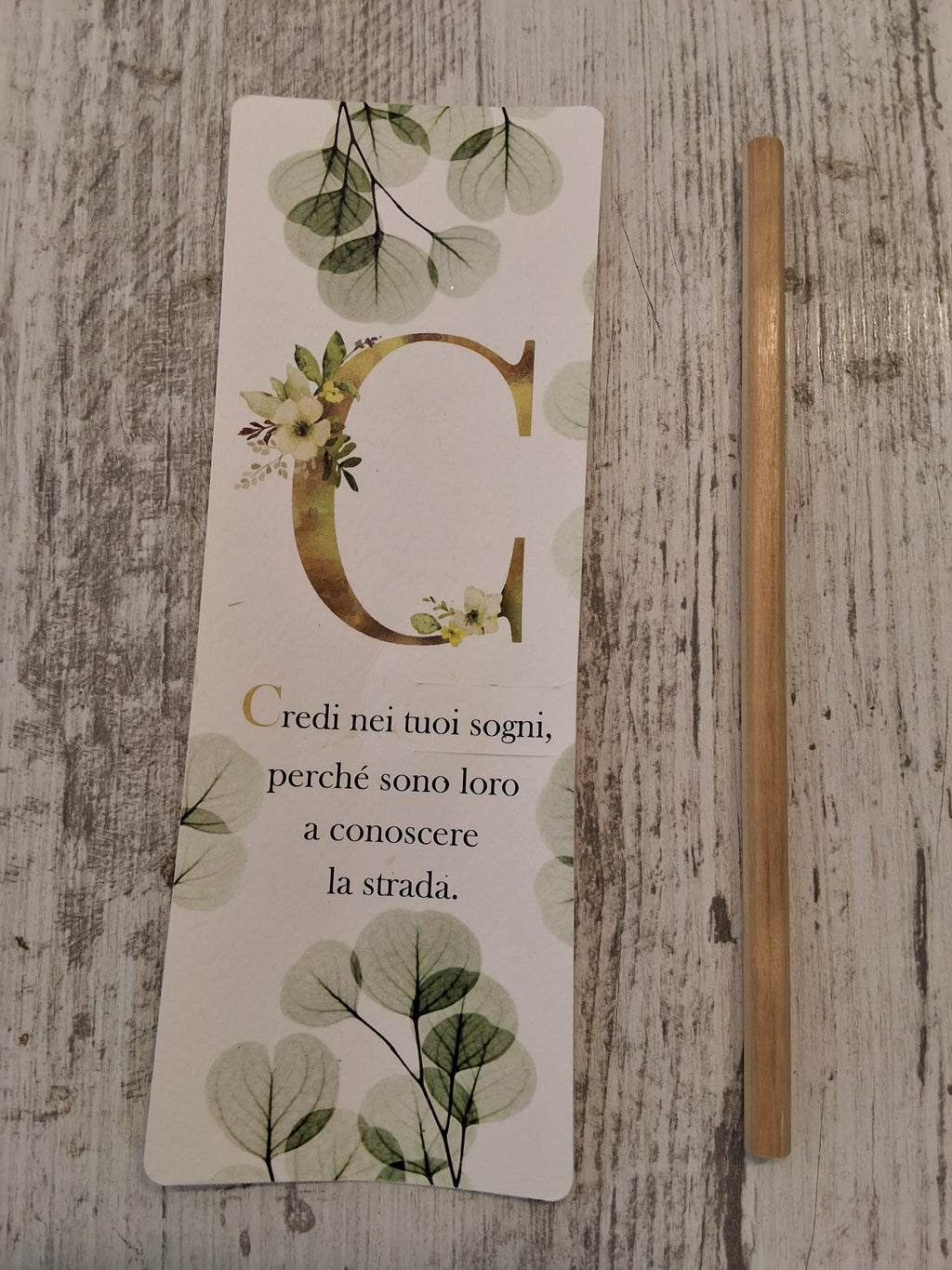 Segnalibro Segnaposto con Matita e Iniziale Personalizzabile - 7x19 cm (Min. 50 pezzi)