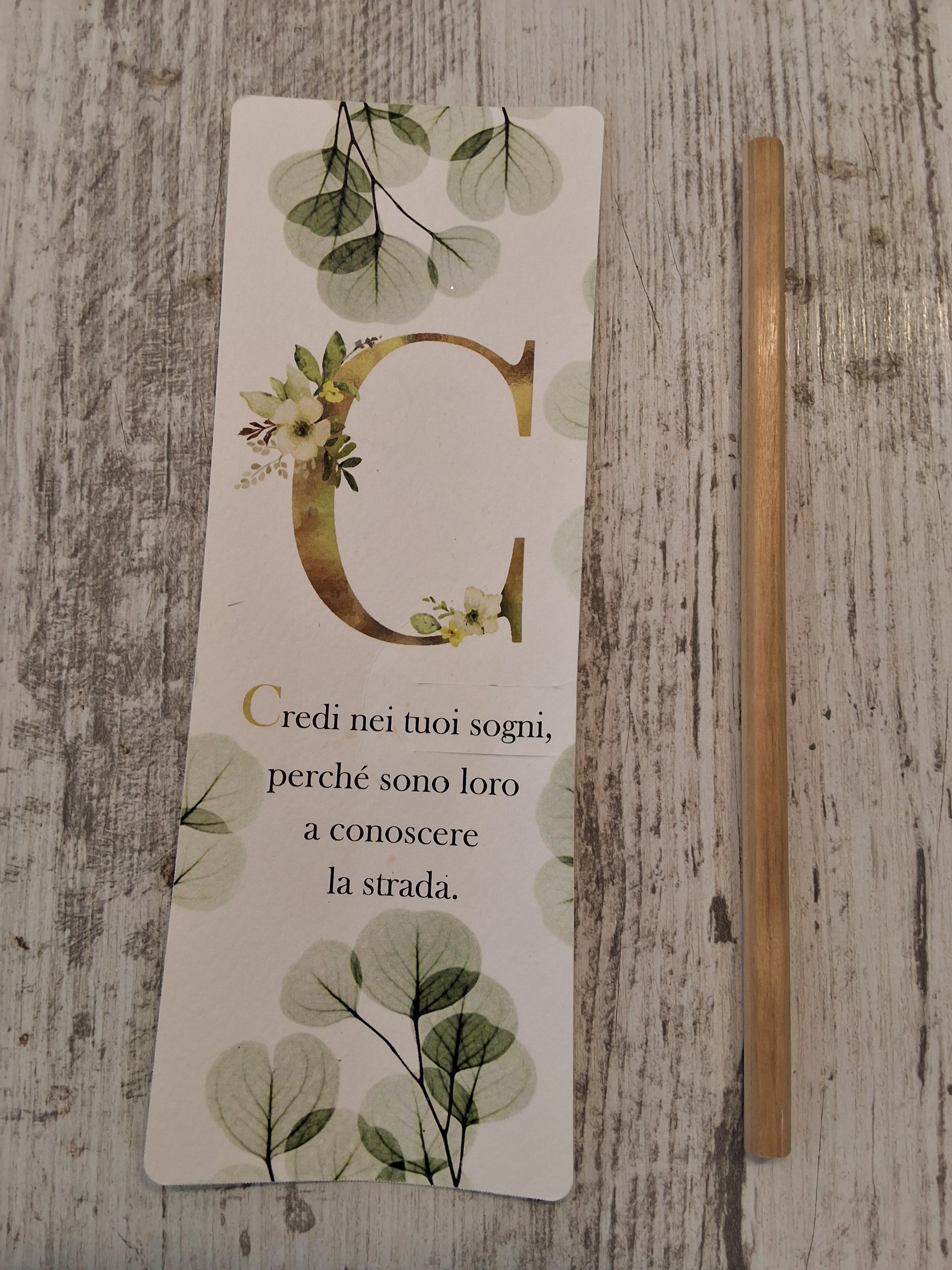Segnalibro Segnaposto con Matita e Iniziale Personalizzabile - 7x19 cm (Min. 50 pezzi)