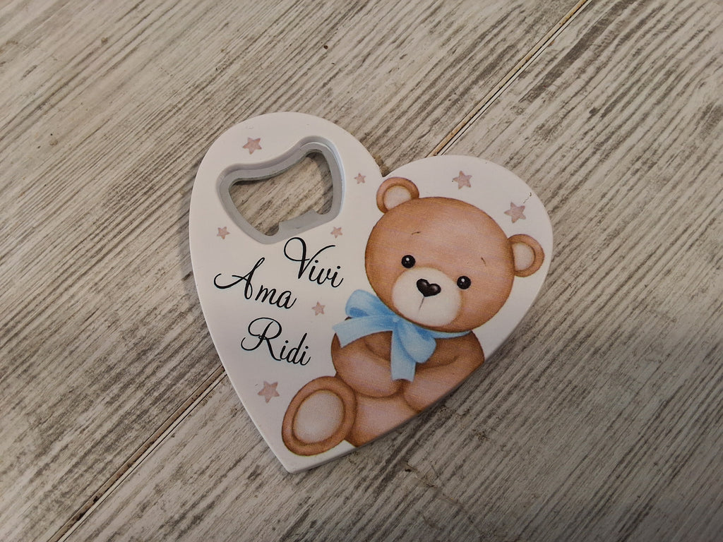 Bomboniera Apribottiglie a Cuore Orsetto in Resina (8,5x8 cm) – Completa e Personalizzabile per Battesimo e Nascita Bimbo