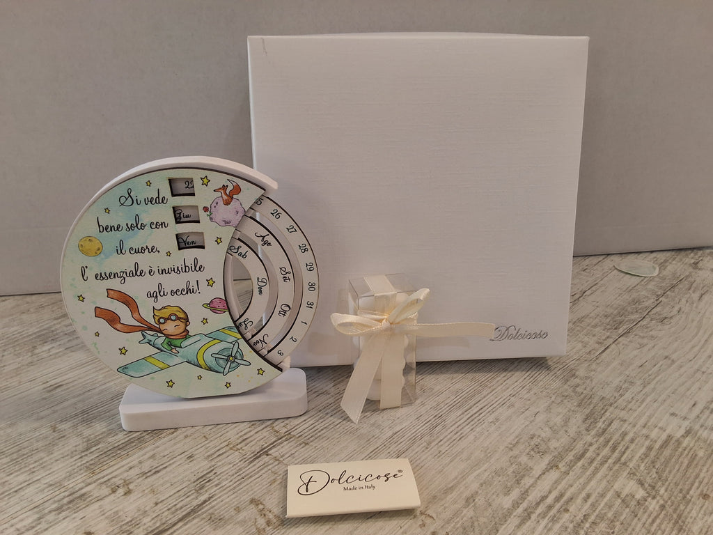 Calendario Perpetuo Piccolo Principe 12x11 cm in Legno e Resina – Bomboniera Confezionata con Scatola e Confetti